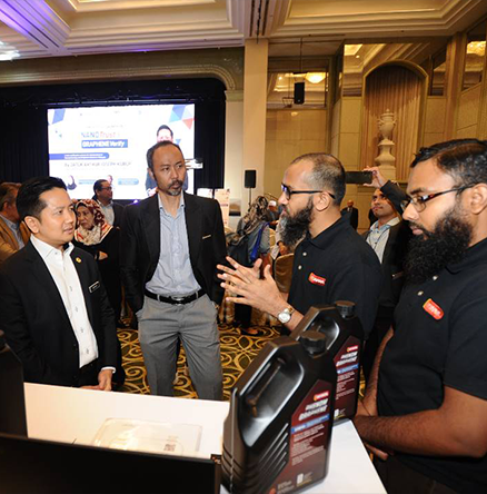 Graphene nanomaterial molecular structure visualization with hexagonal lattice pattern